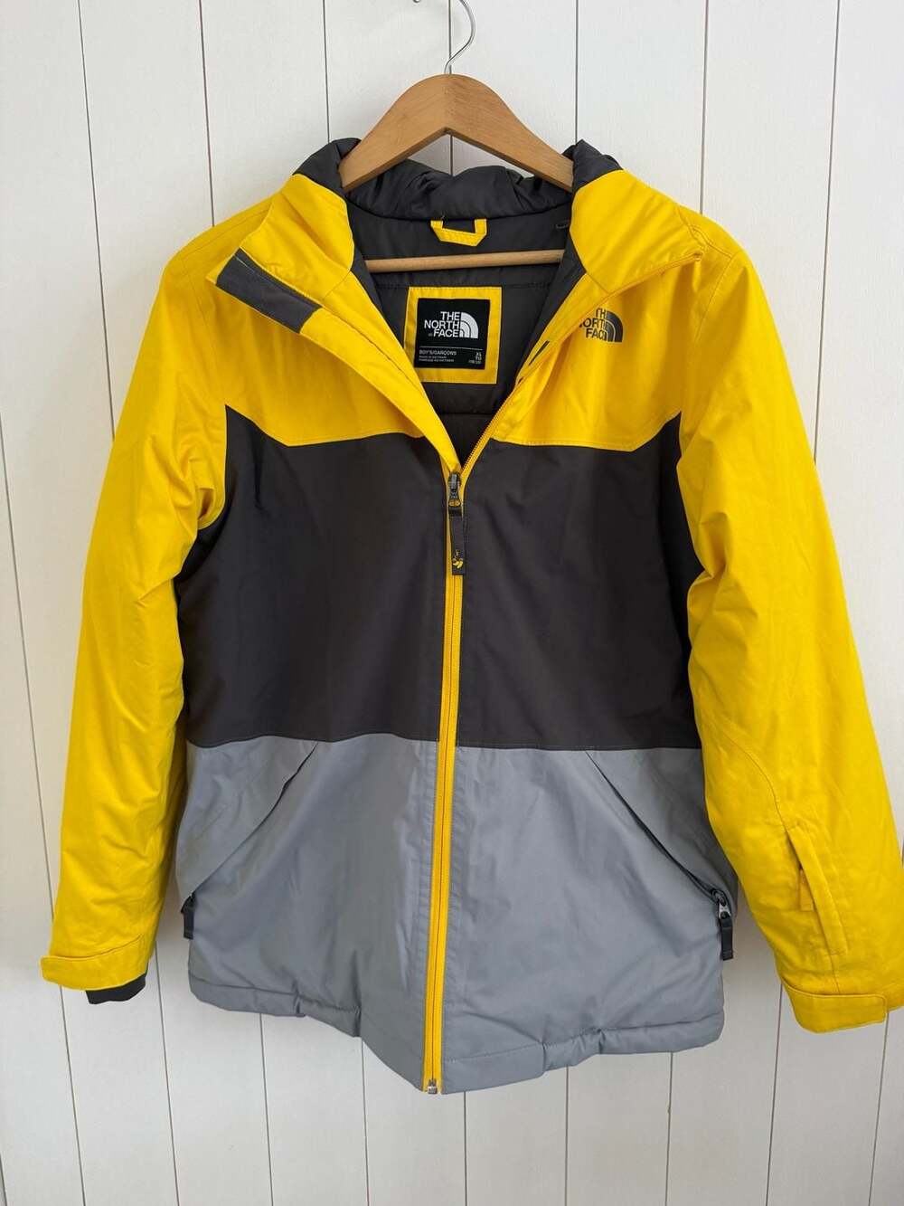 The North Face Colorblock Winter Snow Jacket Yellow Gray Boy's XL 18/20